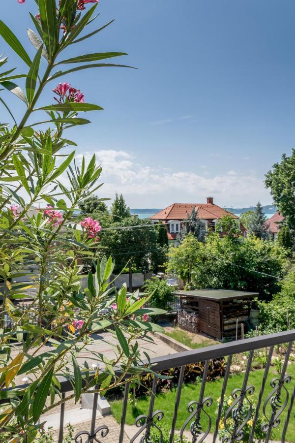 Mikes Vendeghaz Hotel Balatonfured Exterior photo