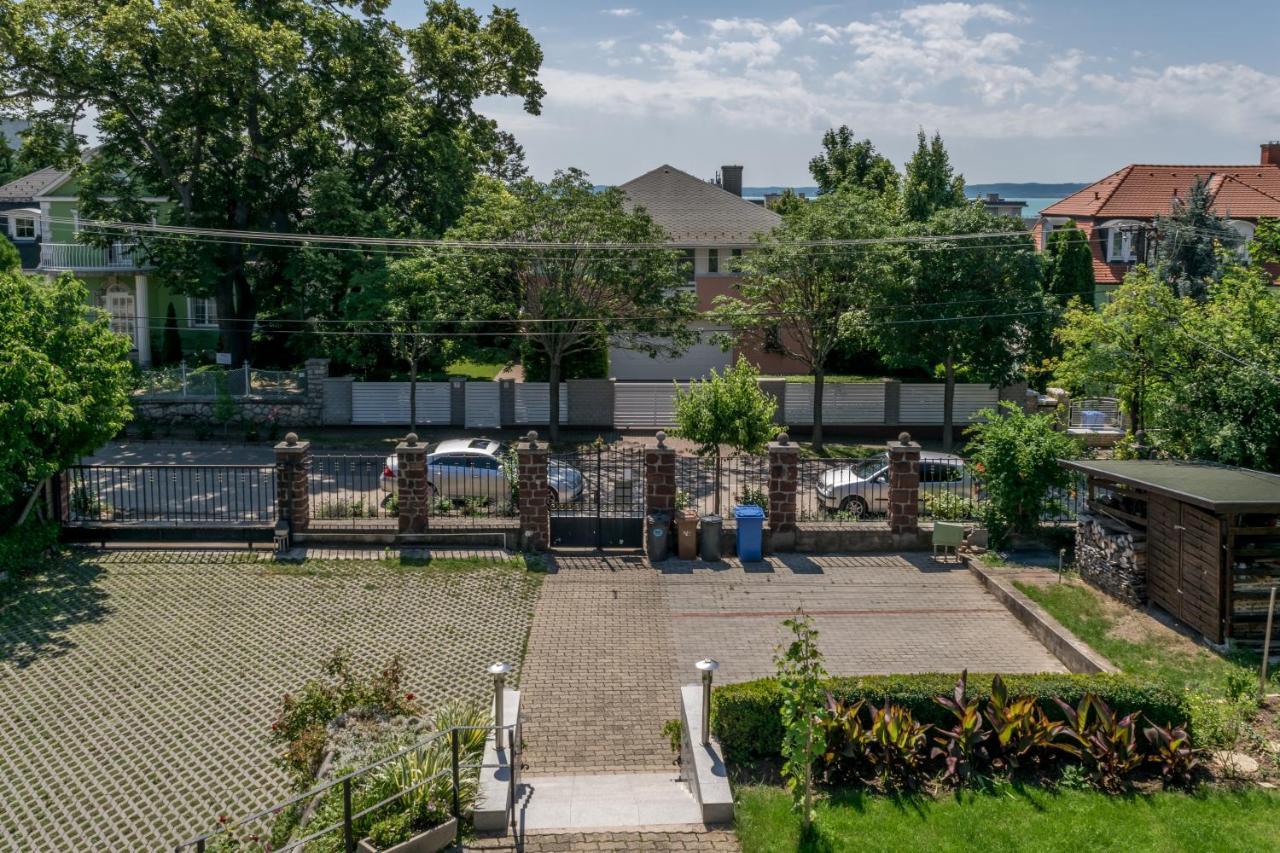 Mikes Vendeghaz Hotel Balatonfured Exterior photo